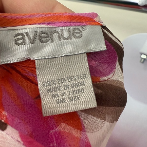 Plus Size Avenue Vibrant Sheer Floral Women's Poncho Style Overpiece - Picture 3 of 3